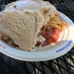 Apple rhubarb pie with cinnamon ice cream Apple rhubarb pie with cinnamon ice cream