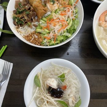 Pho Anh Dao - Combo pork, egg roll, shrimp Vermicelli - Vietnamese Near Me - Oakland, California Pho Anh Dao - Combo pork, egg roll, shrimp Vermicelli - Vietnamese Near Me - Oakland, California