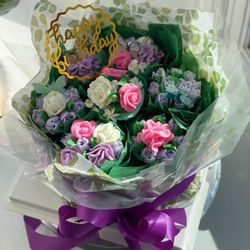Sweet Mimi’s Sugar & Flour Creations - Beautiful Floral cupcake bouquet. Perfect for birthday's, Mother's day or "Get well" gifts.