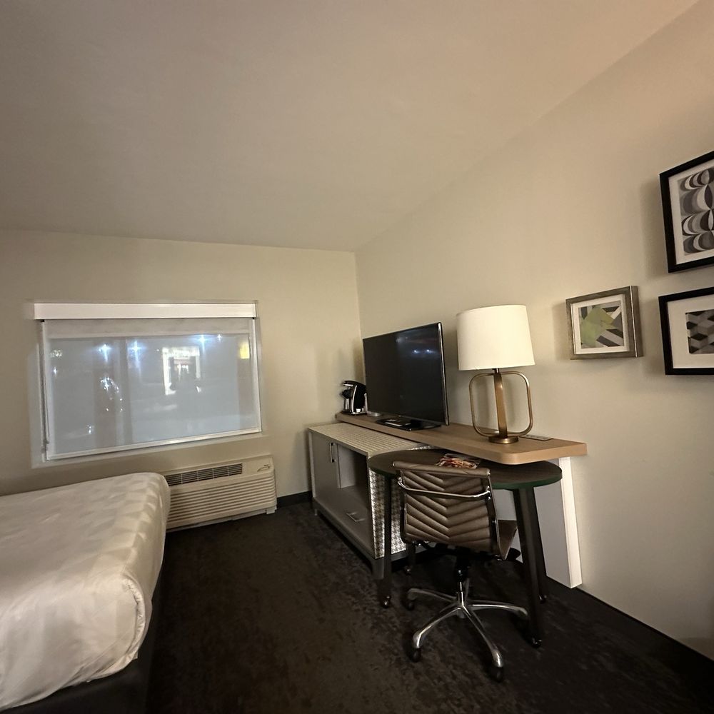 Holiday Inn Columbus - Hotels Near Me - Columbus, Indiana Holiday Inn Columbus - Hotels Near Me - Columbus, Indiana