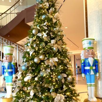 Opal Sands - Christmas tree - Resorts Near Me - Clearwater, Florida Opal Sands - Christmas tree - Resorts Near Me - Clearwater, Florida