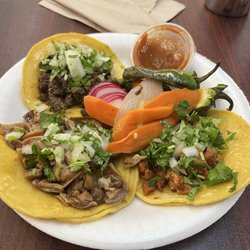 La Esperanza - Cabeza, Buche, and Pastor