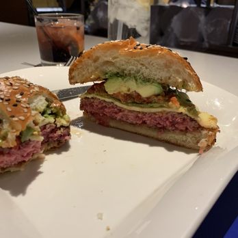 Gordon Ramsay Burger Las Vegas - Hells Kitchen burger - Burgers Near Me - Las Vegas, Nevada Gordon Ramsay Burger Las Vegas - Hells Kitchen burger - Burgers Near Me - Las Vegas, Nevada