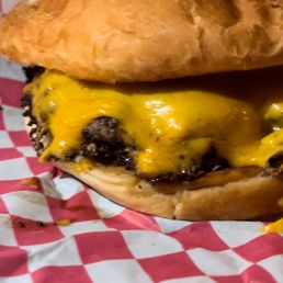 Deluxe HH Burger Deluxe HH Burger