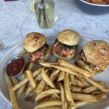 North Italia - Chicken pesto sliders with Parmesan fries - Italian Near Me - Atlanta, Georgia North Italia - Chicken pesto sliders with Parmesan fries - Italian Near Me - Atlanta, Georgia