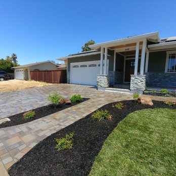 Vega's Landscaping - the front yard of a home - Gardeners Near Me Vega's Landscaping - the front yard of a home - Gardeners Near Me