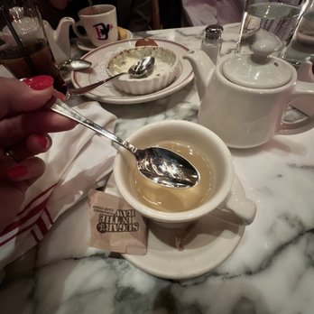Le Diplomate - Hot tea & crème brûlée! - Brasseries Near Me - Washington, DC, District of Columbia Le Diplomate - Hot tea & crème brûlée! - Brasseries Near Me - Washington, DC, District of Columbia