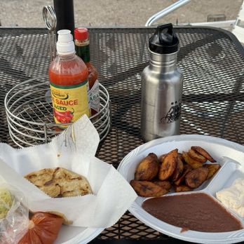 Delmy's Pupuseria - Pupusa, plátano frito - Salvadoran Near Me - Austin, Texas