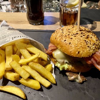 Brown Cow - Zermatt burger with fries - Pubs Near Me - Zermatt, VS