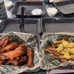 Original Hot wings and cheese fries