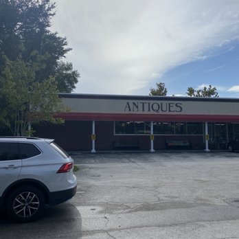 Village Antique Mall - Antiques Near Me - Mount Dora, Florida Village Antique Mall - Antiques Near Me - Mount Dora, Florida