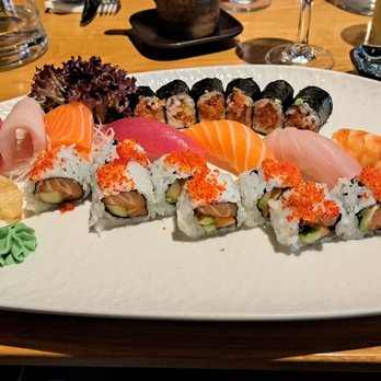 Soki Garden - "Tokyo" ("Sashimi Mix, 3 Nigiri Sushi, 4 Inside Outs, 6 Negi Spicy Maki, 8 Inside-Out") - Japanese Near Me - Karlsruhe, BW