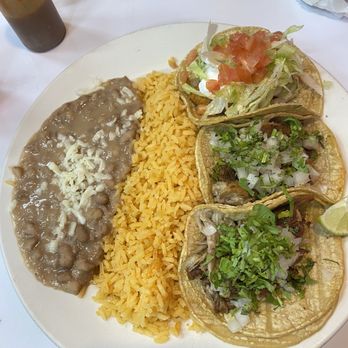 El Tejado Mexican Grill - 3 taco dinner - the shrimp taco was breaded & so so.  The fried pork tacos were Outstanding.  Bland tasteless rice & beans - Mexican Near Me - Chicago, Illinois