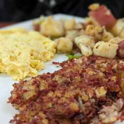 Sarom's Southern Kitchen - Corned beef and hash plate