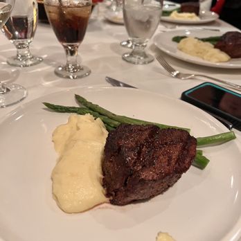 El Gaucho - Bellevue - Steak, mashed potatoes and asparagus - Steakhouses Near Me - Bellevue, Washington El Gaucho - Bellevue - Steak, mashed potatoes and asparagus - Steakhouses Near Me - Bellevue, Washington