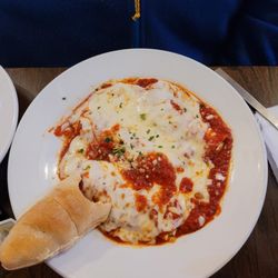 Miseno Risto Pub - Manicotti and breadstick