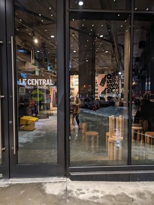 LE CENTRAL by null