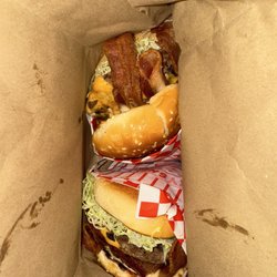 Salty Shake Burgers - Avocado burger and bacon burger