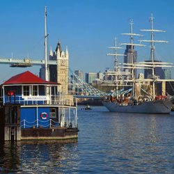 The Harpy Houseboat, Tower Bridge