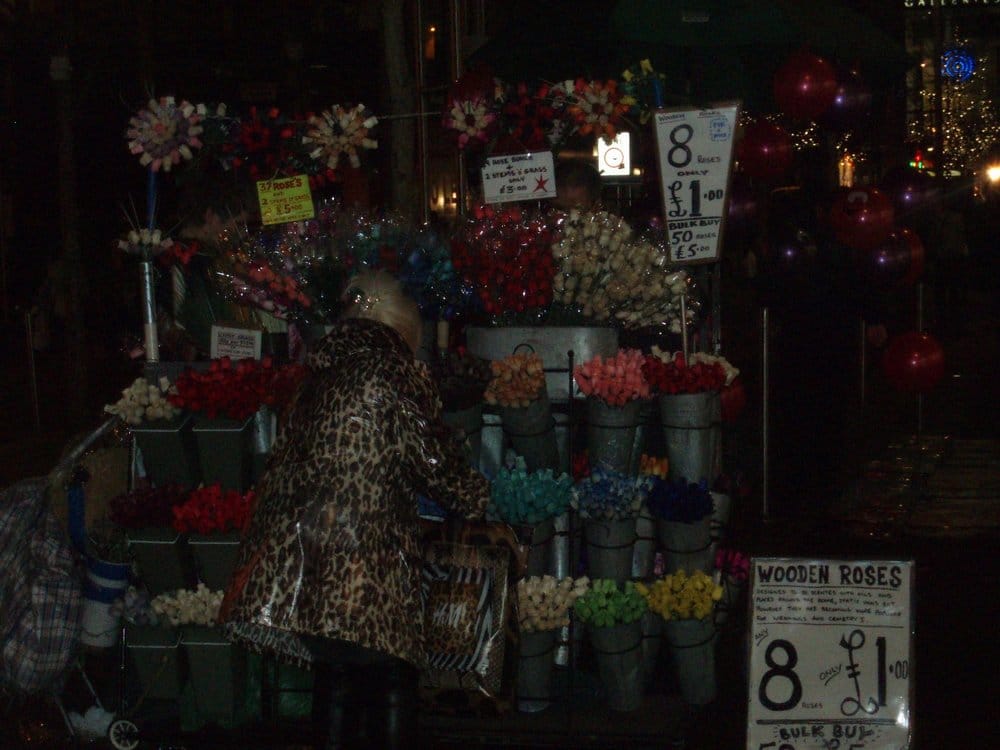 WOODEN ROSES 8397 Sauchiehall St, Glasgow, United Kingdom Florists