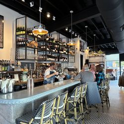Maison - Beautiful Bar