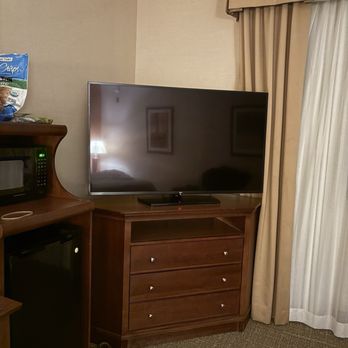 Hampton Inn & Suites Folsom - TV Microwave, small frig, desk w office chair - Hotels Near Me - Folsom, California Hampton Inn & Suites Folsom - TV Microwave, small frig, desk w office chair - Hotels Near Me - Folsom, California