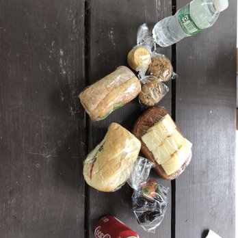 Wolf Cove Inn - Picnic lunch - Hotels Near Me - Poland, Maine