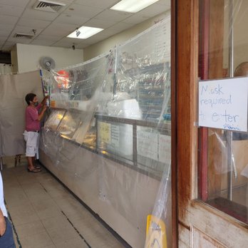 Po Sing Kitchen - Person in black ground cut in line even when the the person in foreground told him there was a line. - Chinese Near Me - Mililani, Hawaii