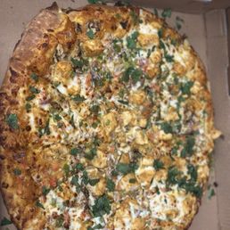 Butter chicken pizza - excellent!