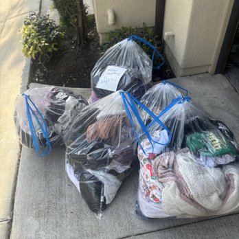 Metro Laundry - So simple! Just bag up my laundry and it's delivered fresh and folded the next day! - Laundry Services Near Me