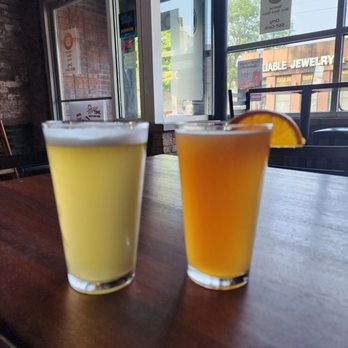 Golden Crust Pizza & Tap - Pizza Near Me - Chicago, Illinois Golden Crust Pizza & Tap - Pizza Near Me - Chicago, Illinois