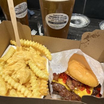 Shake Shack - American Near Me - East Elmhurst, New York