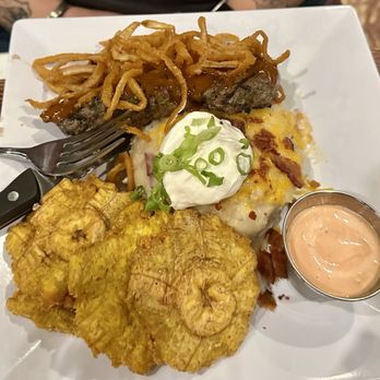 Hemingway's Tavern - New American Near Me - Melbourne, Florida