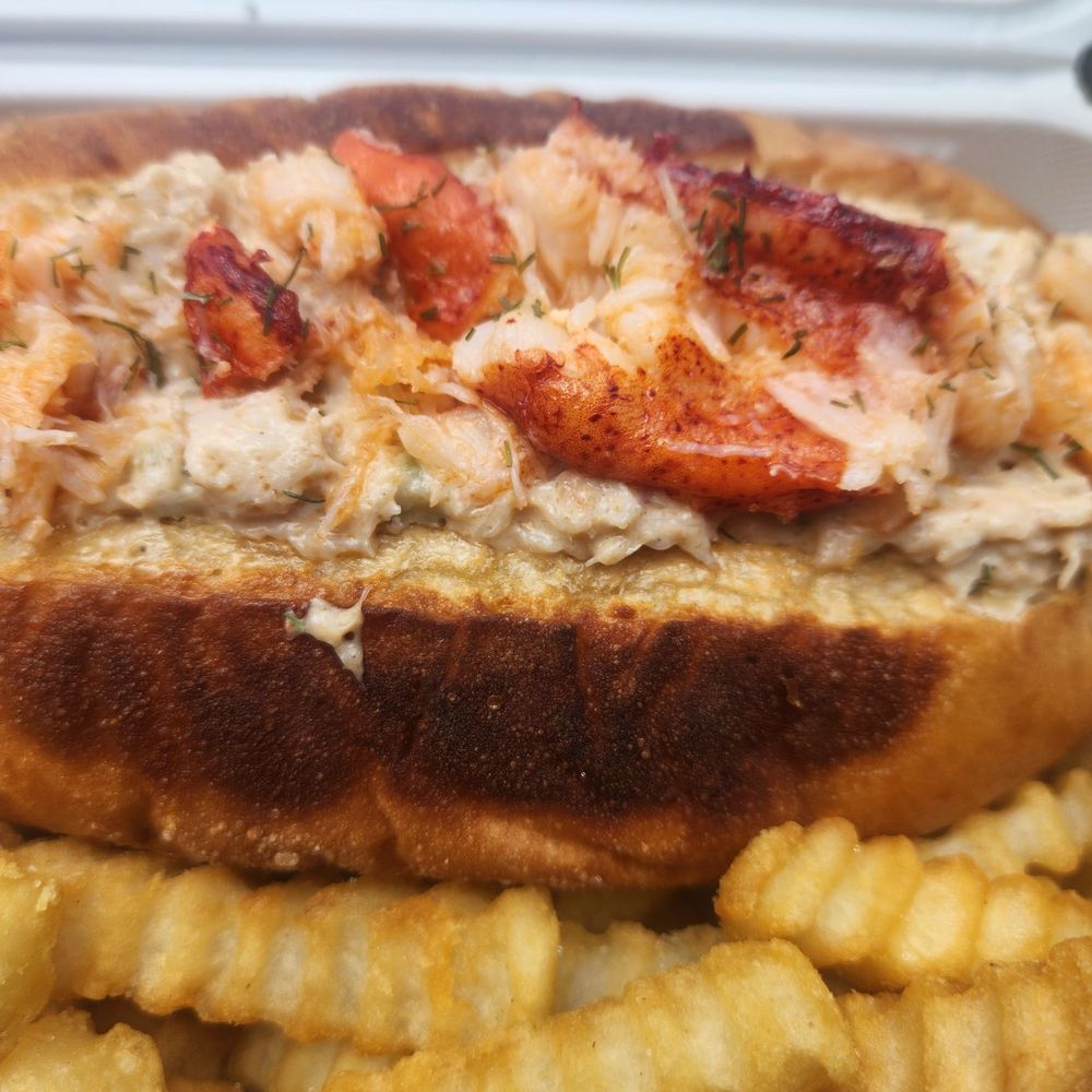 HI Shack - Lobster and crab roll - Tacos Near Me - Honolulu, Hawaii