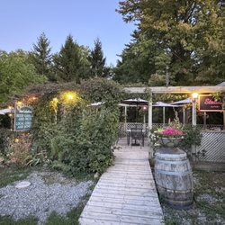Stella's Eatery - The very cute outdoor seating area