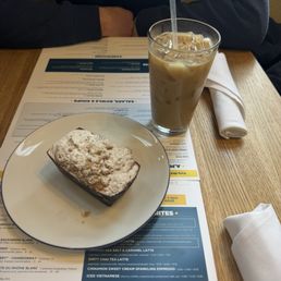 Iced caramel coffee and cinnamon crème muffin Iced caramel coffee and cinnamon crème muffin