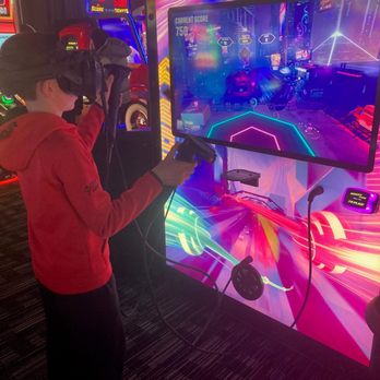 Dave & Buster's Schaumburg - Sports Bars Near Me - Schaumburg, Illinois