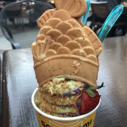 Ube and matcha swirl with a nutella taiyaki. Couldn't taste ube.
