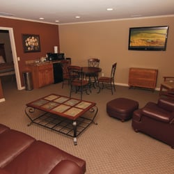 The Landing - 3 bedroom suites that accommodate up to 8 people. Living room, 2 bath, flat screen, & kitchenette
