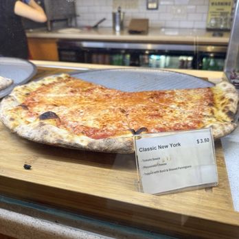 Philomena's - Classic NY slice - Pizza Near Me - Sunnyside, New York