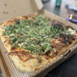 Arugula and prosciutto pizza Arugula and prosciutto pizza