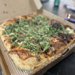 Nicky’s & Ant’s - Arugula and prosciutto pizza