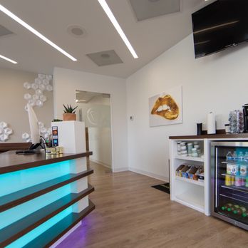 District Dentistry - Front desk .. this place is so pretty ! - General Dentistry Near Me - Charlotte, North Carolina