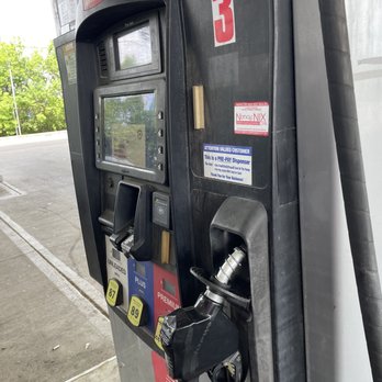 Speedway - a gas pump at a gas station - Convenience Stores Near Me - West Chester, Ohio
