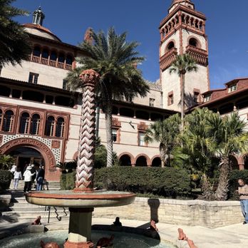 Flagler College Tour - Front courtyard. The fountain is actually a sundial. The tower coming out of the water is said to imitate the hilt of a sword. - Landmarks & Historical Buildings Near Me - St. Augustine, Florida