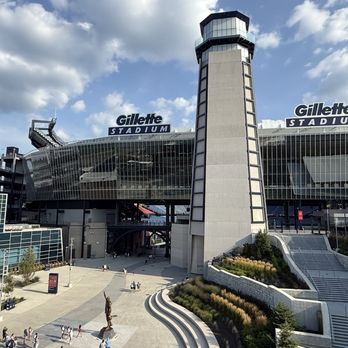 Tom Brady Statue - Professional Sports Teams Near Me