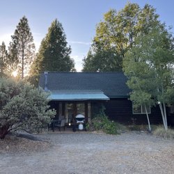 Yosemite Hilltop Cabins - Front view of sage cabin