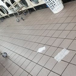 USA Washateria - very dirty ass place omg secon time i come here and there's no 3rd. time best belive rip off spent dryers don't dry the  washer don't work