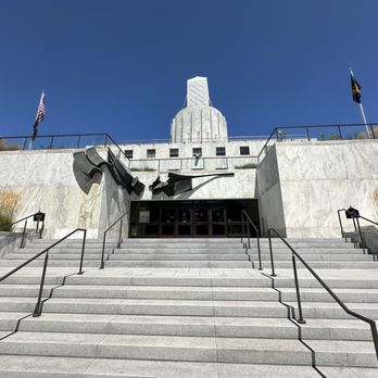Oregon State Capitol - The back. - Landmarks & Historical Buildings Near Me - Salem, Oregon