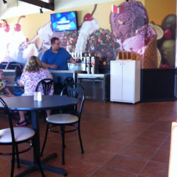 Braums Ice Cream And Dairy Store - Dinning area - Ice Cream & Frozen Yogurt Near Me - Derby, Kansas Braums Ice Cream And Dairy Store - Dinning area - Ice Cream & Frozen Yogurt Near Me - Derby, Kansas